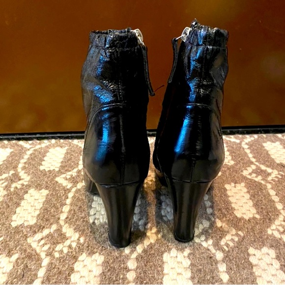 Zara women boots in great condition. Rarely worn and no scratches.Price FIRM - Picture 3 of 3